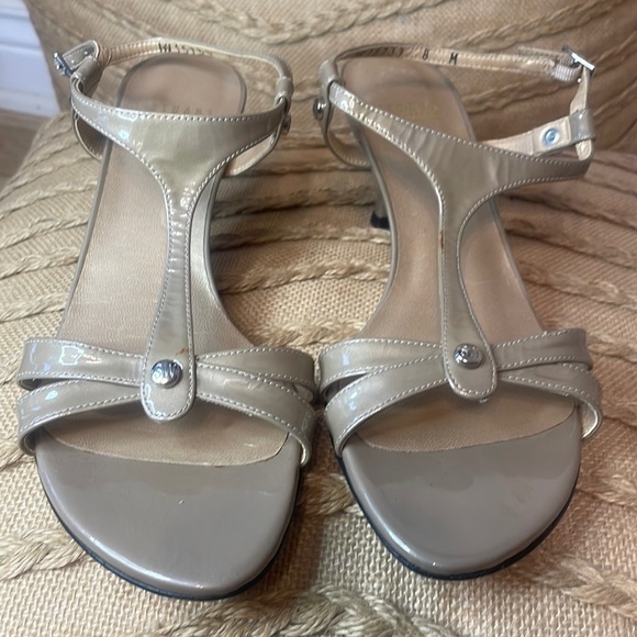 Stuart Weitzman Nude Heels Size 8M - Picture 4 of 12